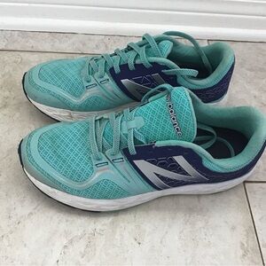 New Balance Fresh Foam Women's Teal Running Shoes Sz 9